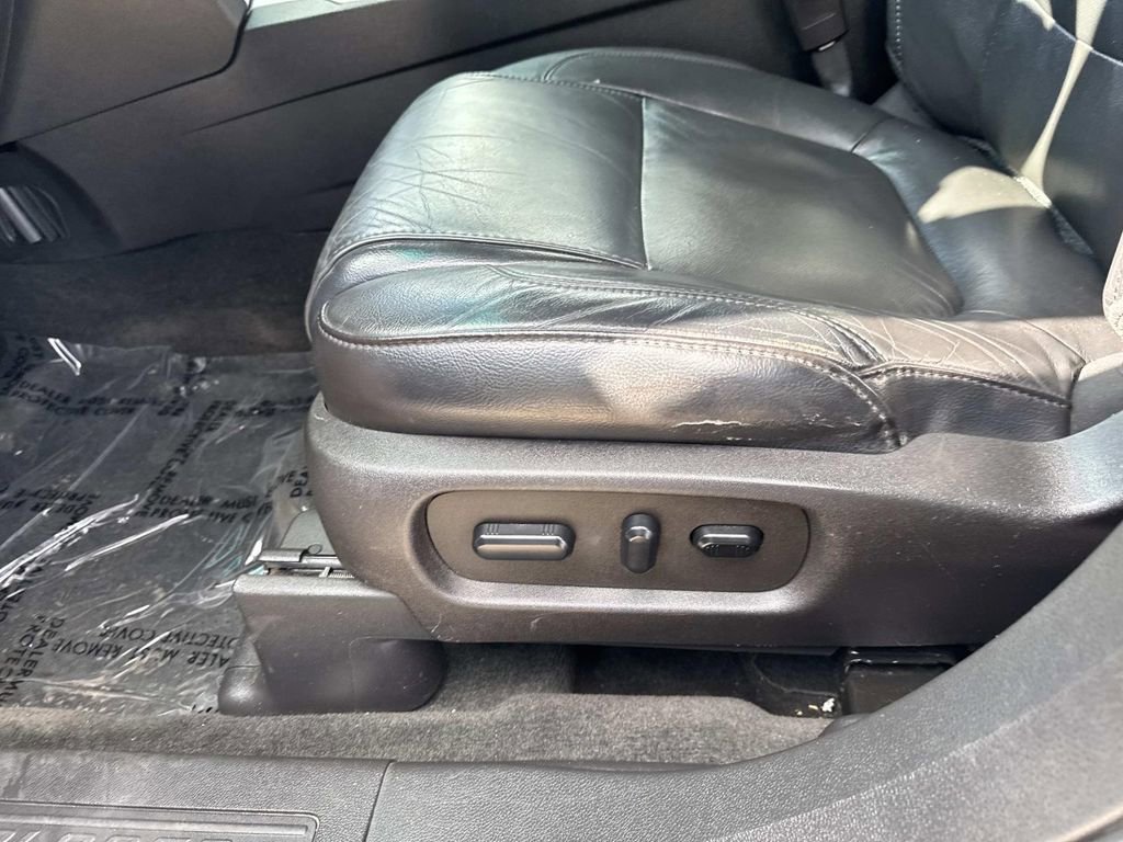 Used 2015 Ford Explorer XLT w/ Equipment Group 202B image 17