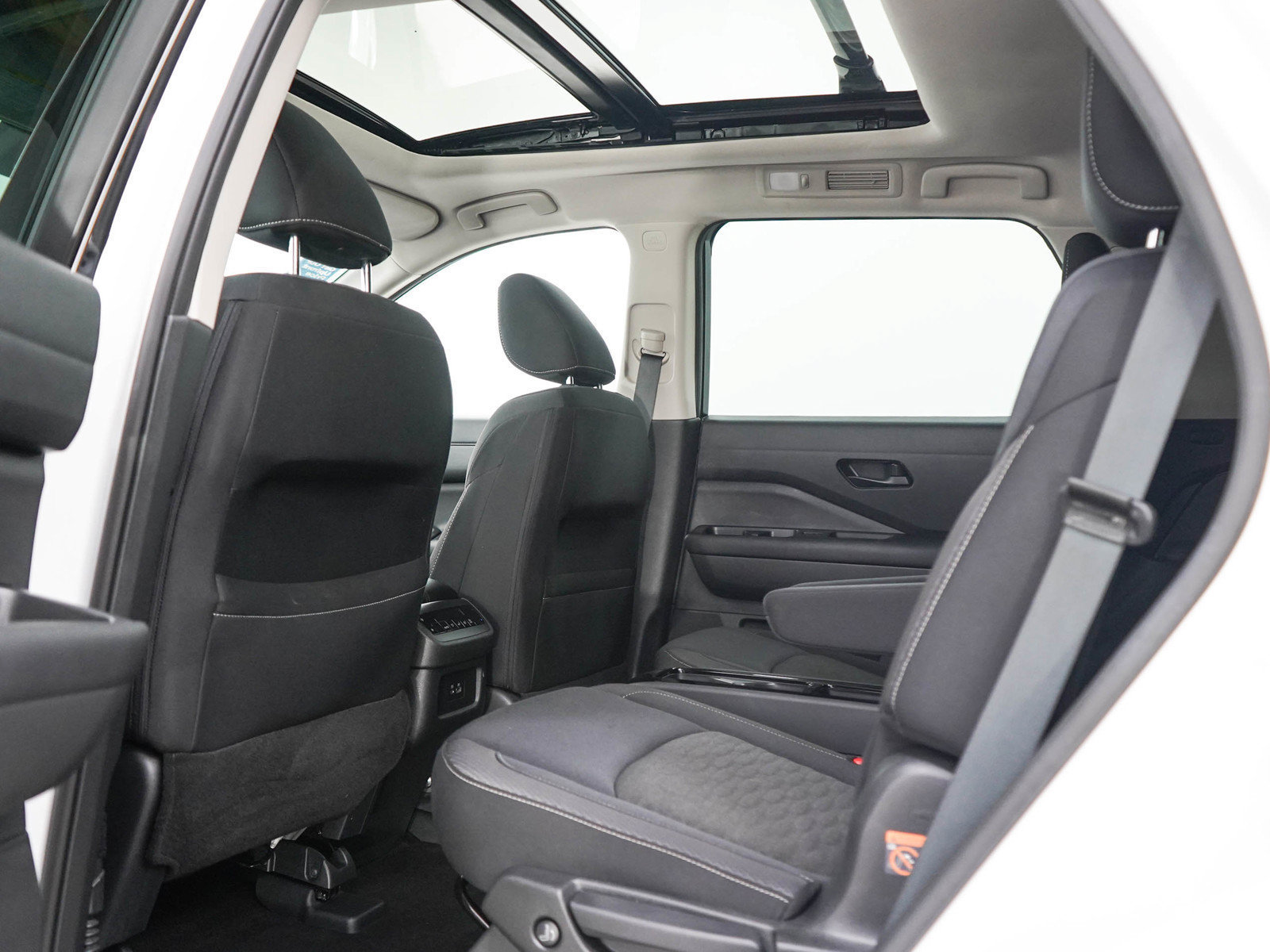 Used 2023 Nissan Pathfinder SV w/ SV Premium Package AWD/4WD image 19