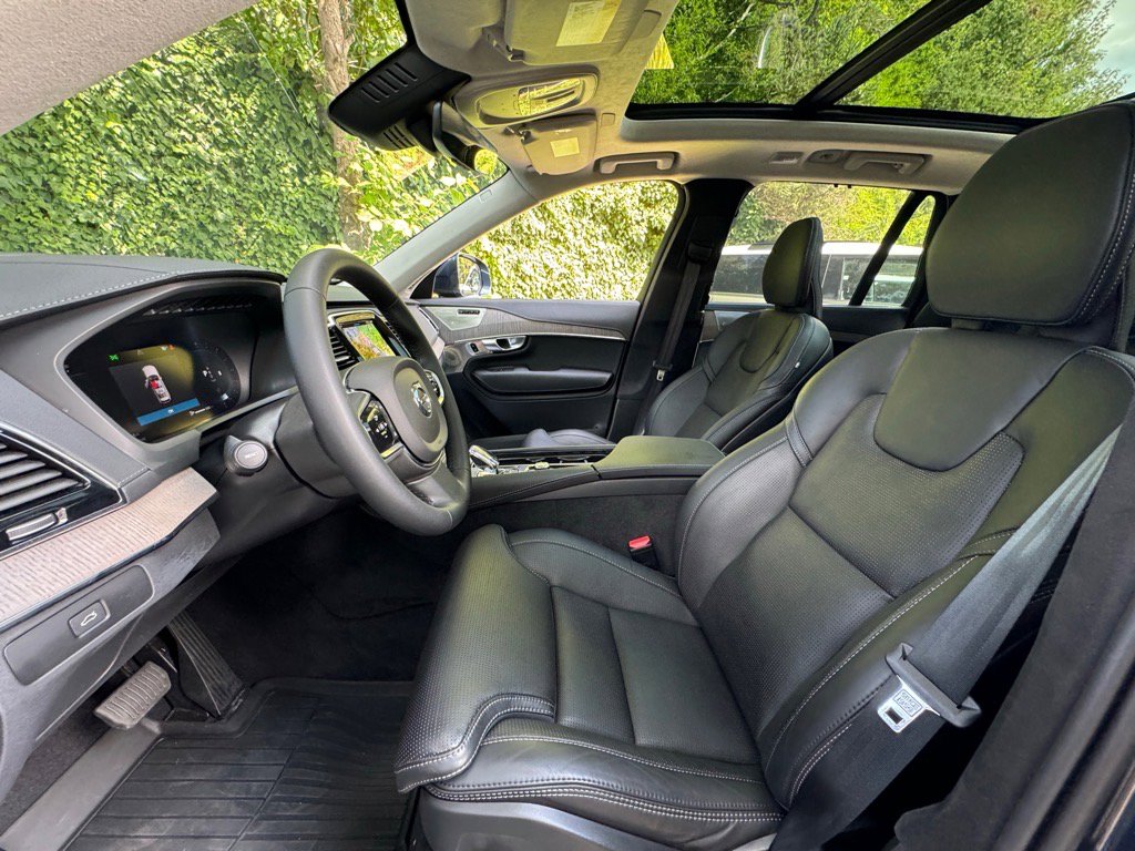 Used 2024 Volvo XC90 B6 Ultimate w/ Lounge Package image 10