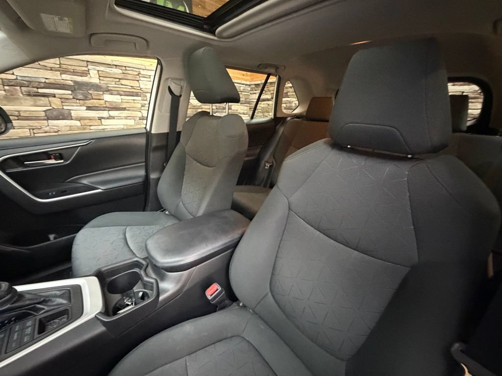 Used 2020 Toyota RAV4 XLE w/ Convenience Package AWD/4WD image 12