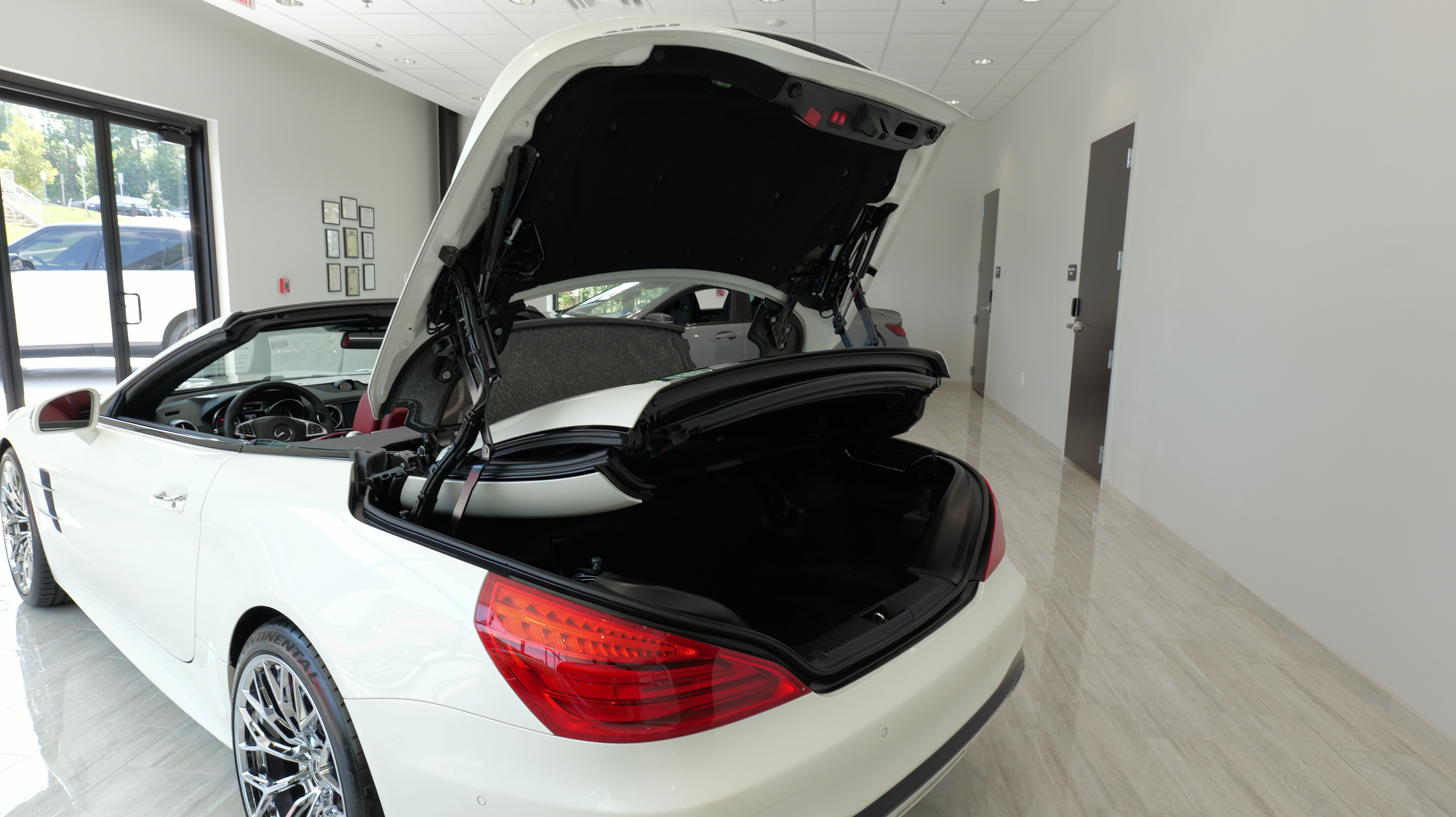 Used 2018 Mercedes-Benz SL 550 image 52