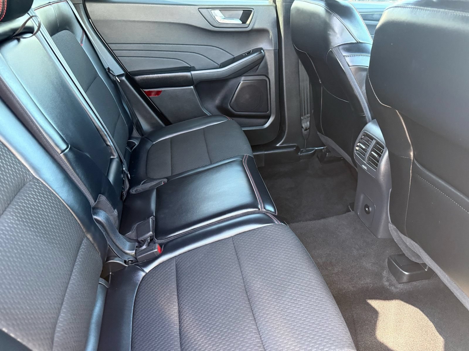 Used 2025 Ford Escape ST-Line FWD image 28