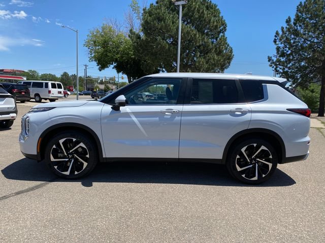 Used 2024 Mitsubishi Outlander SE AWD/4WD image 2