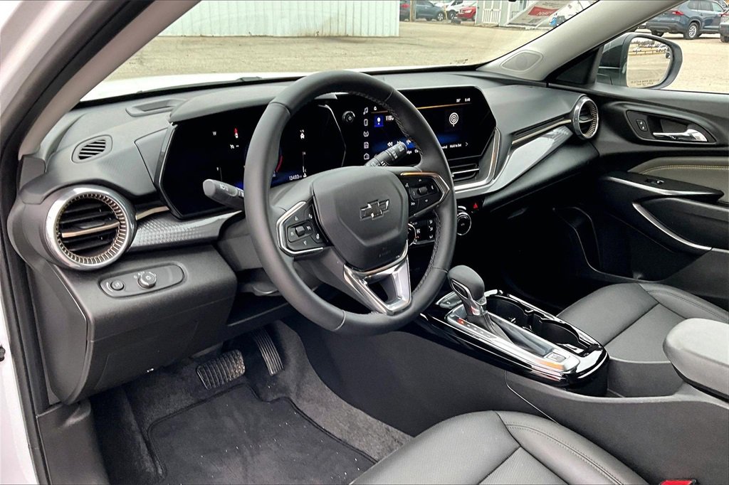 Used 2025 Chevrolet Trax ACTIV w/ Sunroof Package image 12