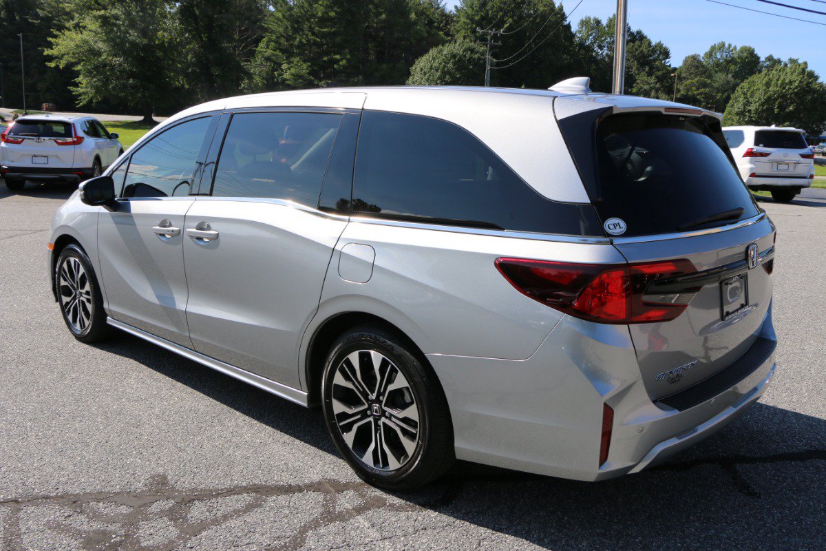 Used 2025 Honda Odyssey Elite image 3