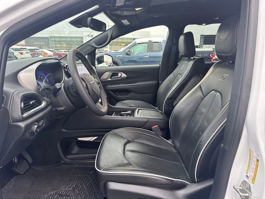 Used 2024 Chrysler Pacifica Limited w/ S Appearance Package image 31