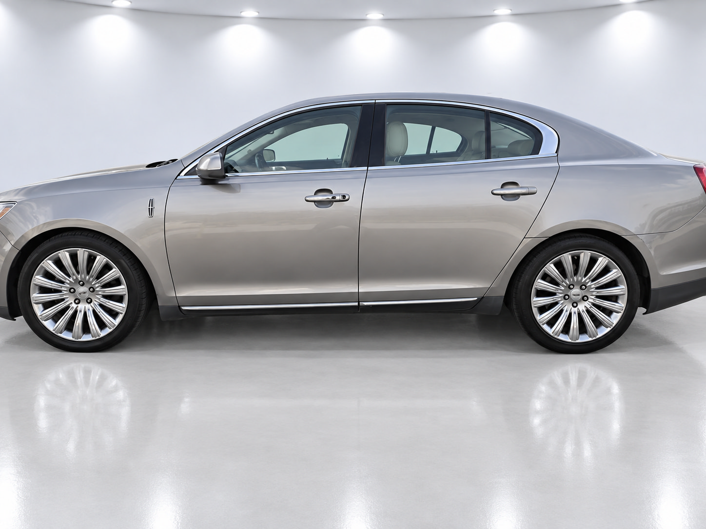 Used 2016 Lincoln MKS w/ Equipment Group 101A FWD image 4