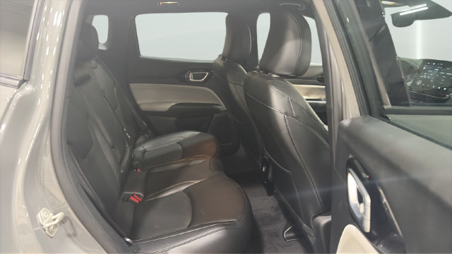 Used 2023 Jeep Compass Limited AWD/4WD image 18