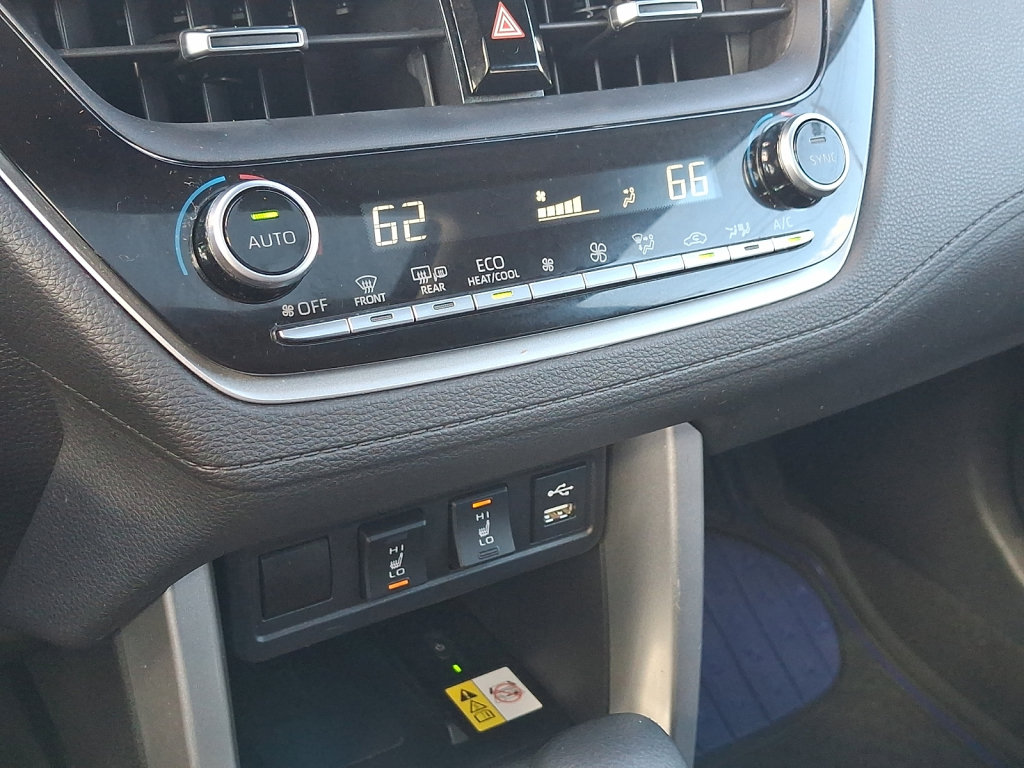 Used 2022 Toyota Corolla Cross XLE w/ Convenience Package AWD/4WD image 33