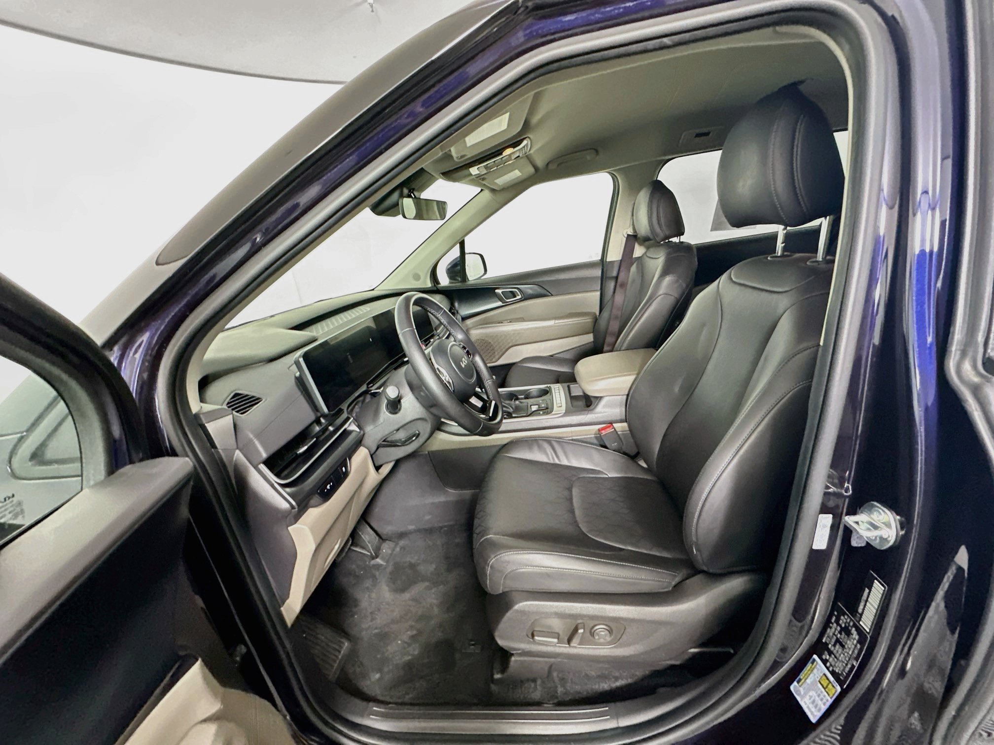Used 2026 Kia Carnival FWD image 13