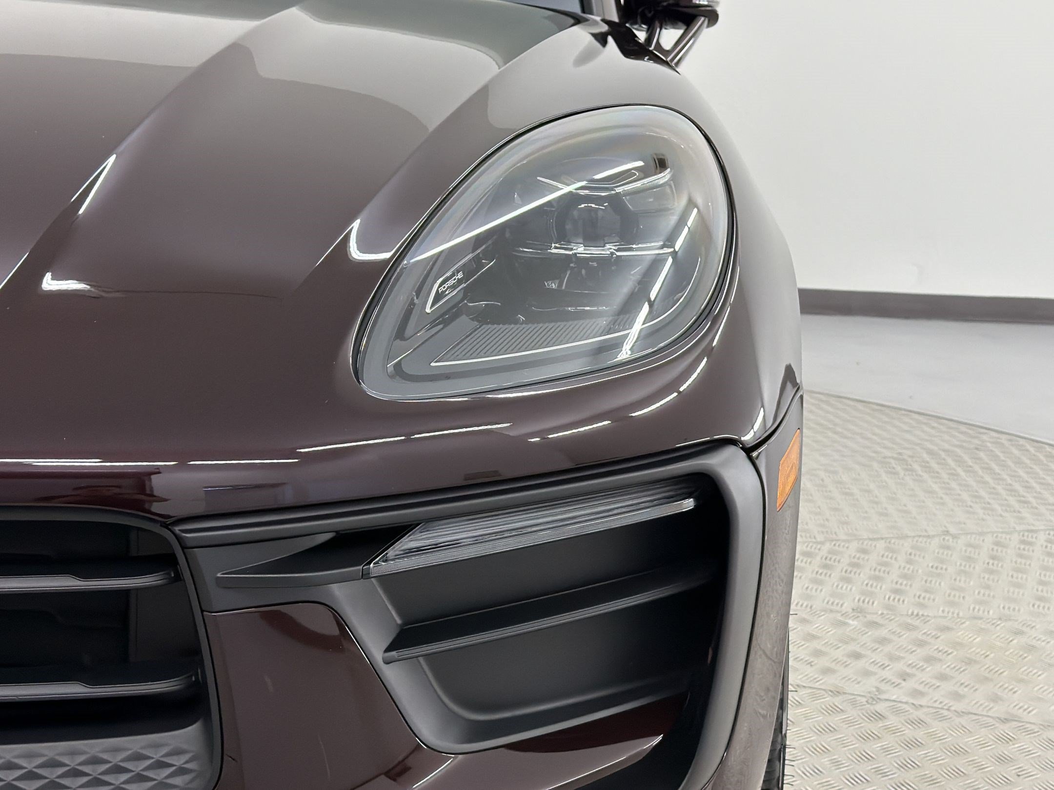 Used 2026 Porsche Macan AWD/4WD image 11
