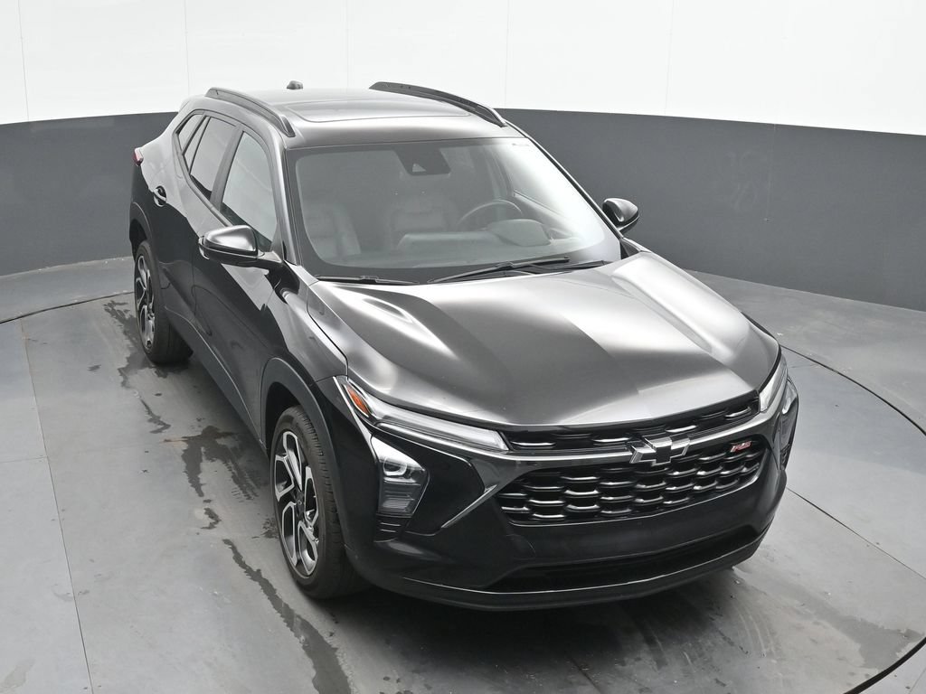 Used 2025 Chevrolet Trax RS w/ Sunroof Package FWD image 34