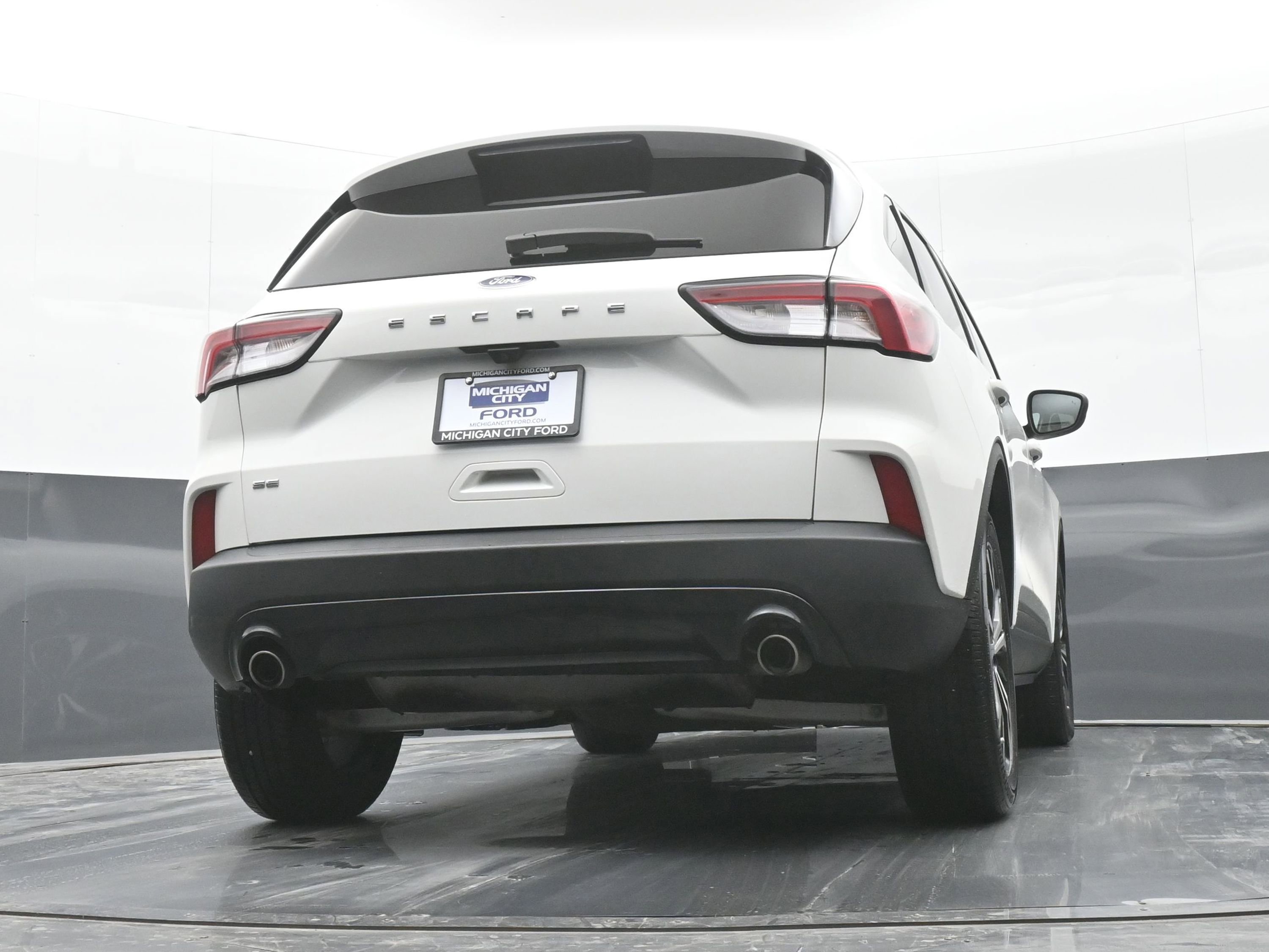 Used 2022 Ford Escape SE w/ SE Sport Appearance Package image 33