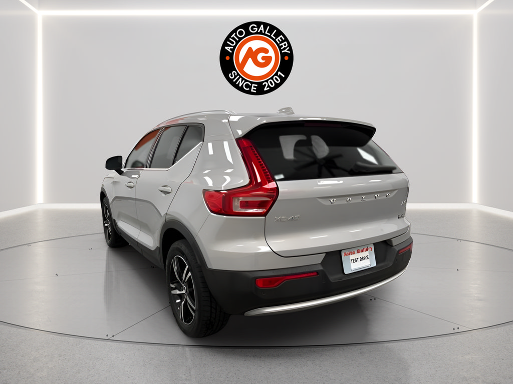 Used 2023 Volvo XC40 B5 Plus AWD/4WD image 5