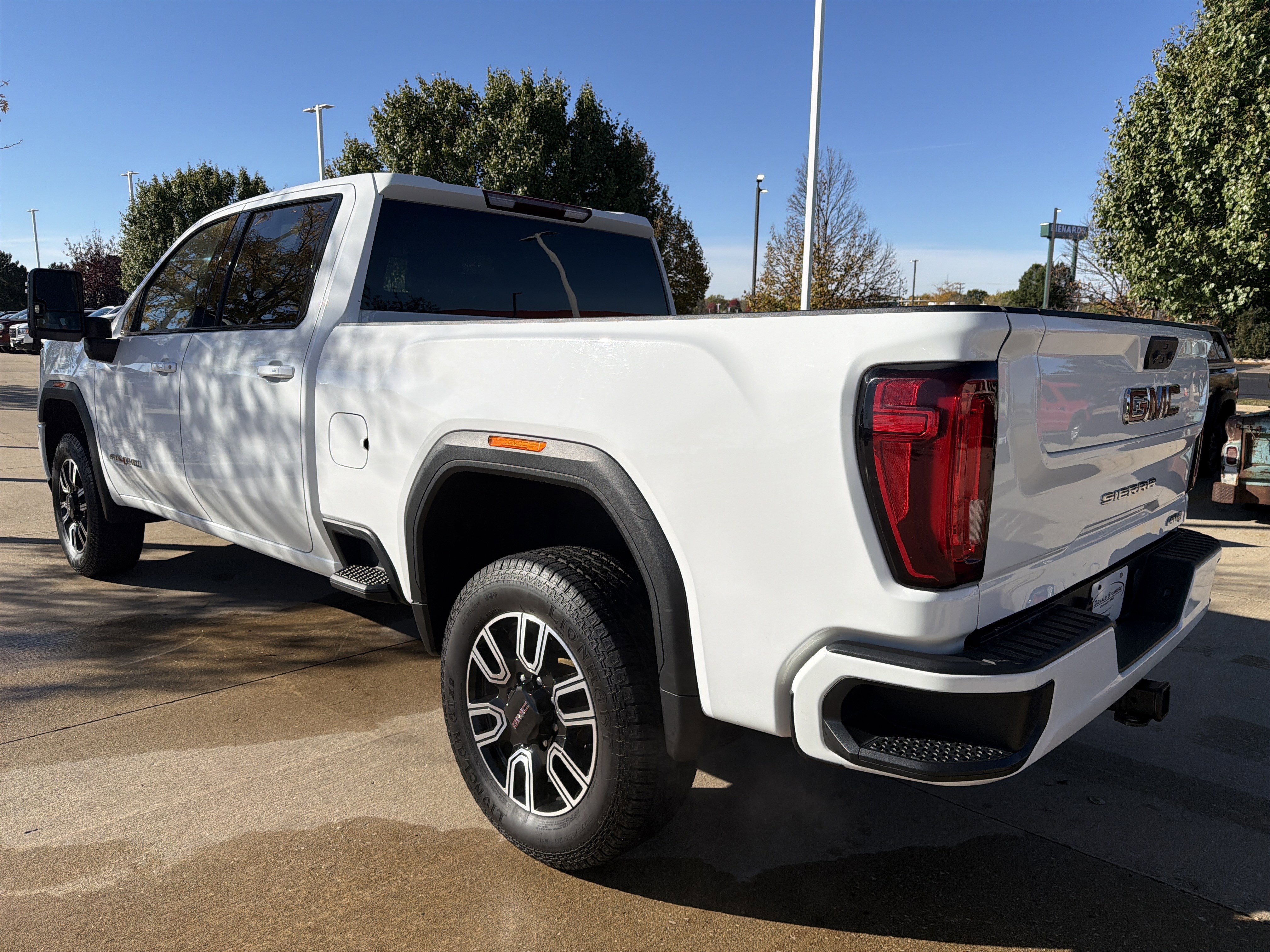 Used 2022 GMC Sierra 2500 AT4 image 8