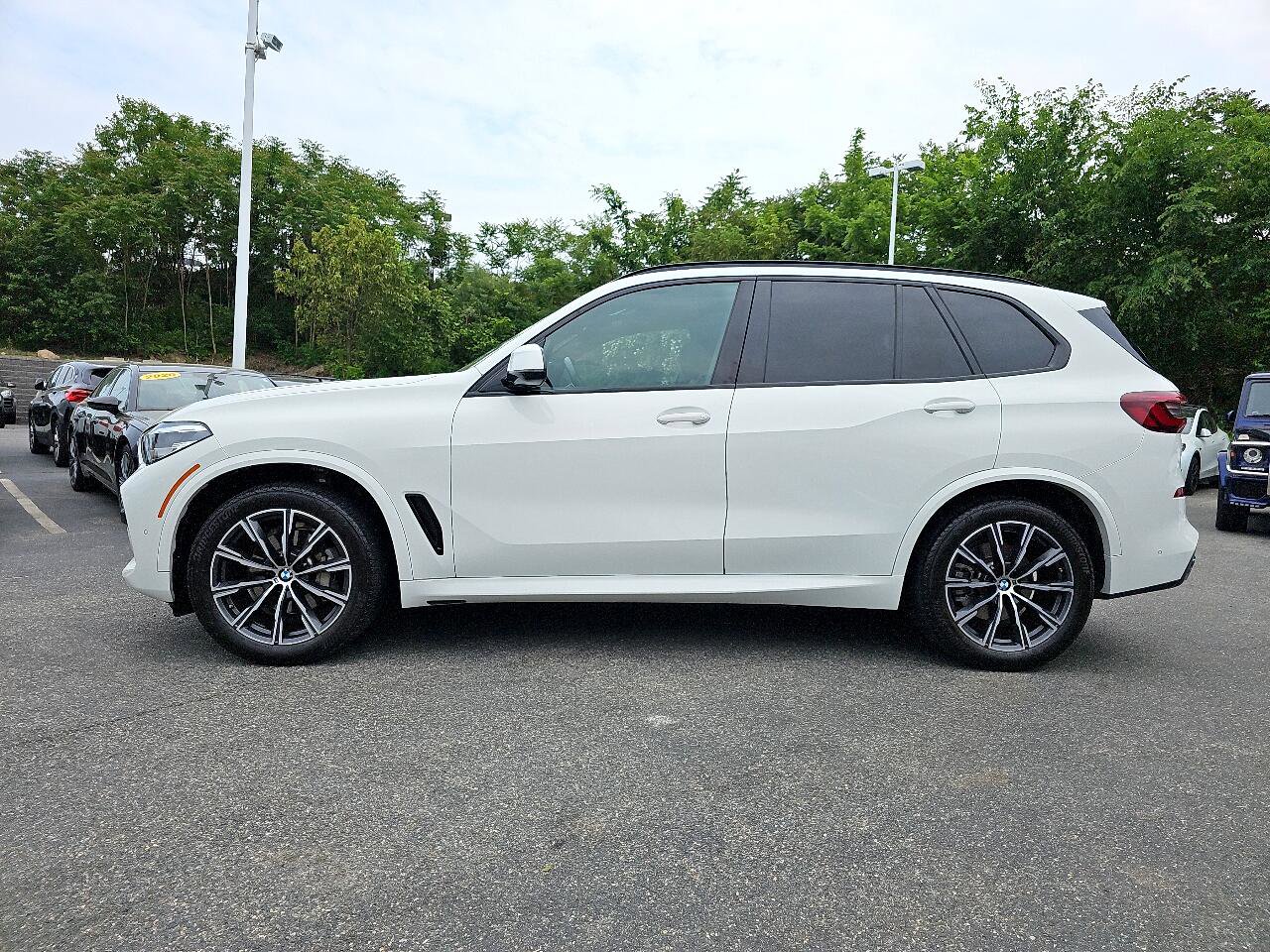 Used 2022 BMW X5 xDrive40i w/ M Sport Package image 4