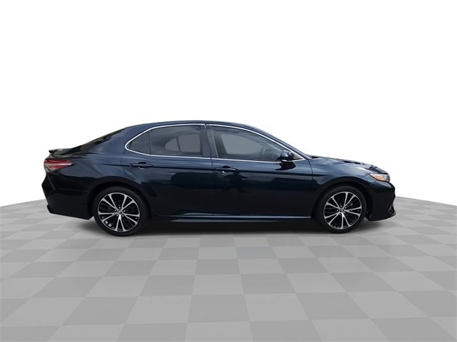 Used 2018 Toyota Camry L image 9