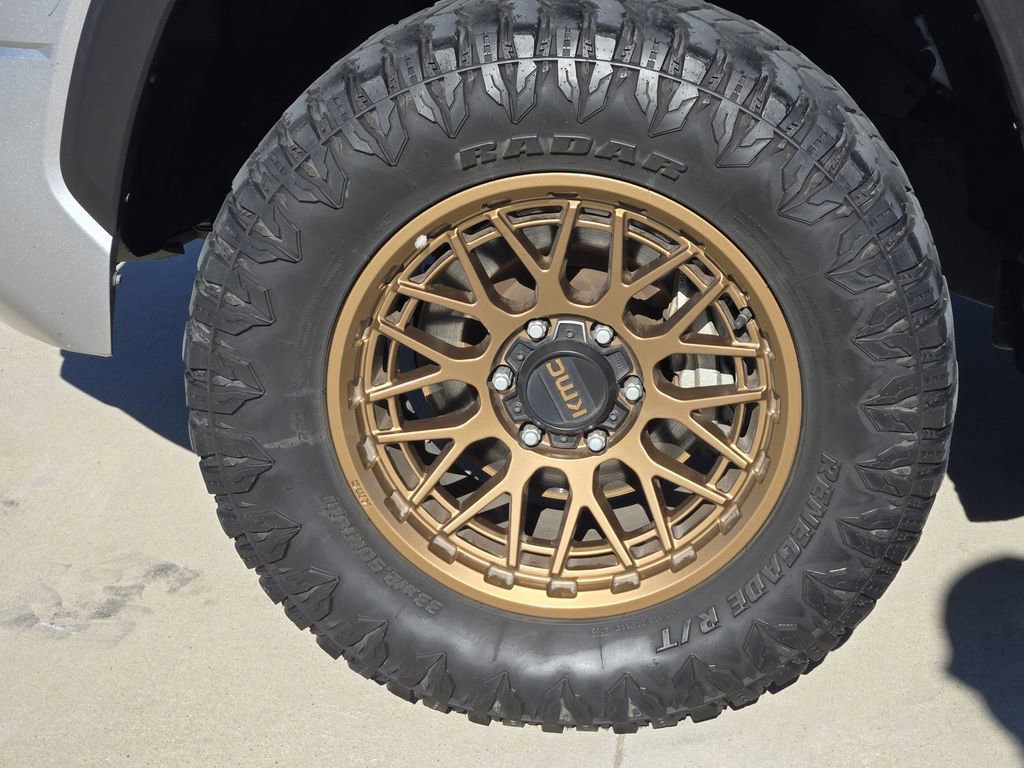 Used 2022 Toyota Tundra SR5 w/ SR5 Convenience Package image 9