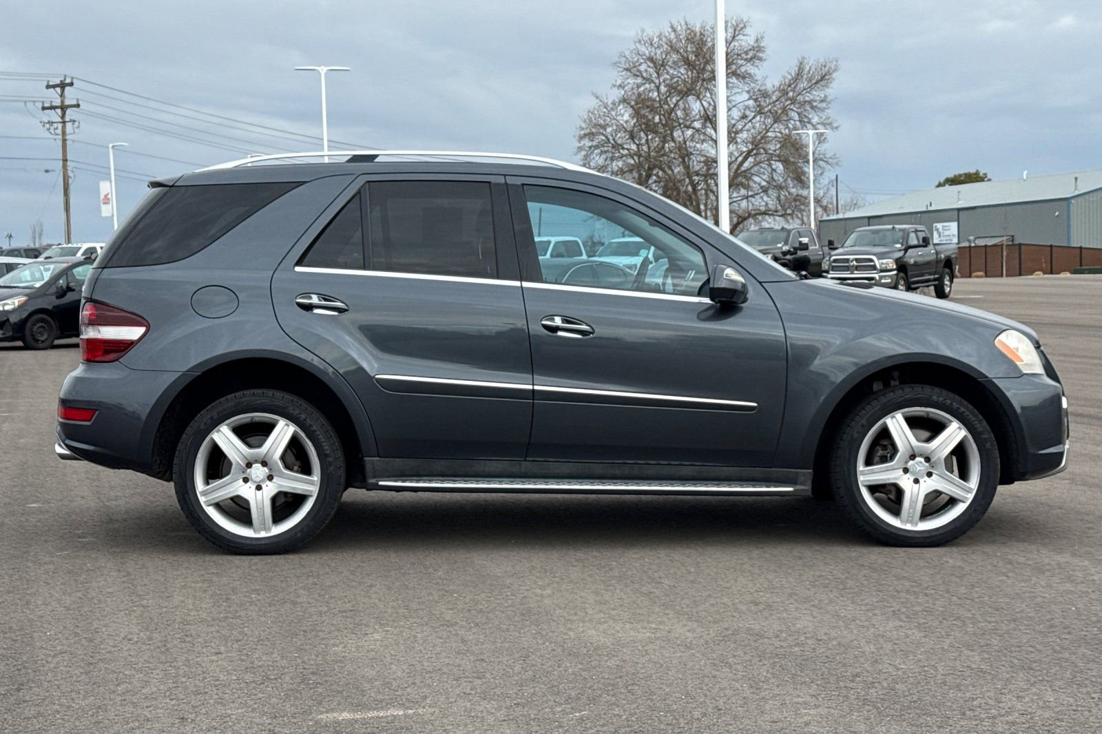 Used 2010 Mercedes-Benz ML 550 4MATIC image 3