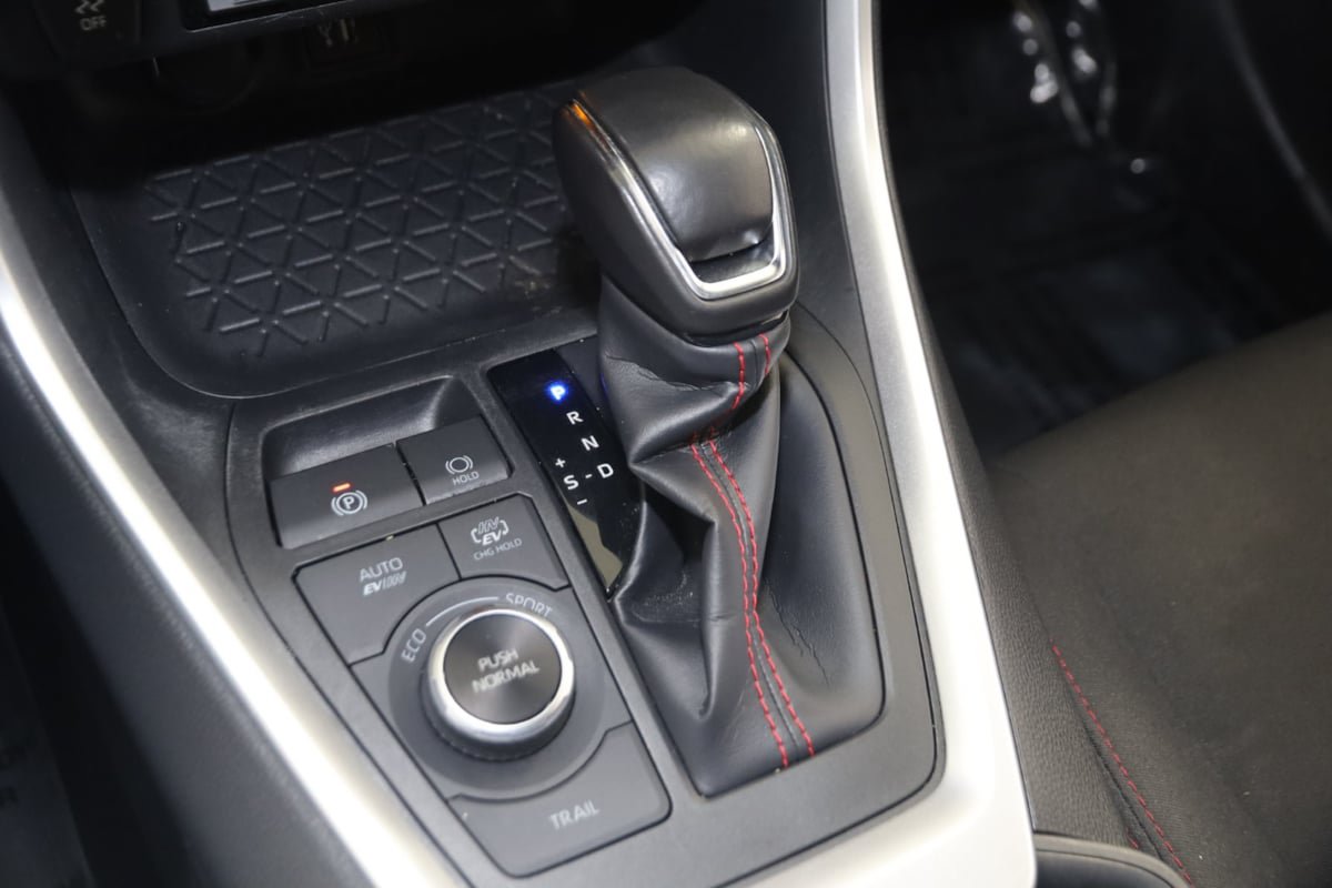 Used 2024 Toyota RAV4 SE w/ Weather & Moonroof Package AWD/4WD image 7