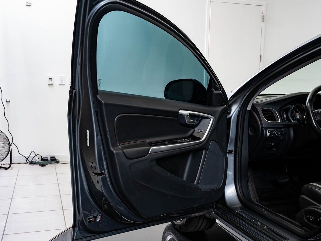 Used 2018 Volvo S60 T5 Cross Country Platinum image 25