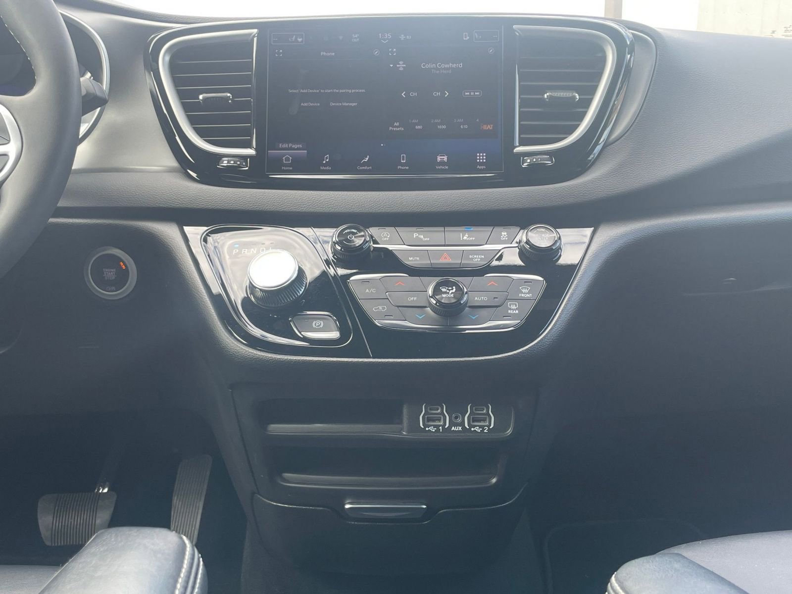 Used 2025 Chrysler Pacifica Select image 17