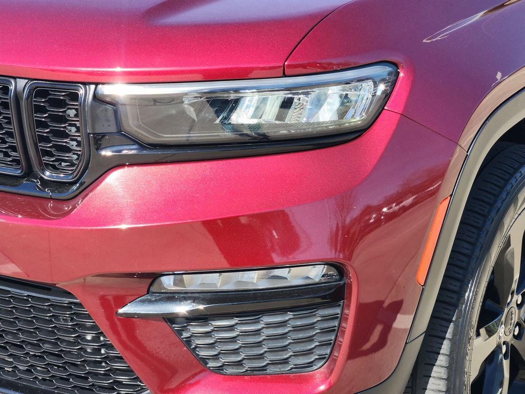 Used 2023 Jeep Grand Cherokee Limited w/ Black Appearance Package image 10