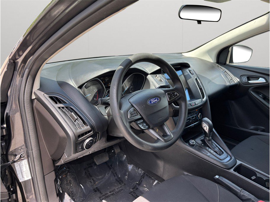 Used 2017 Ford Focus SE FWD image 6
