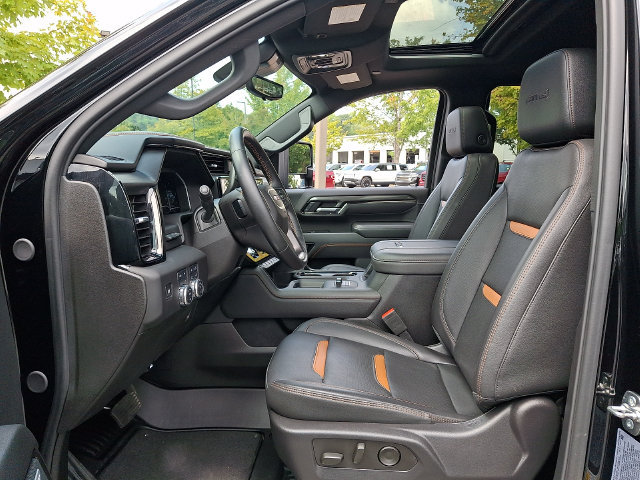 Used 2025 GMC Sierra 2500 AT4 w/ AT4 Premium Plus Package AWD/4WD image 13