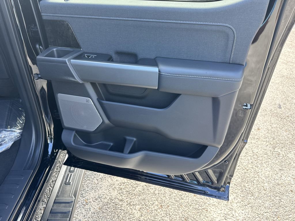 New 2026 Ford F250 Lariat w/ Black Appearance Package image 16