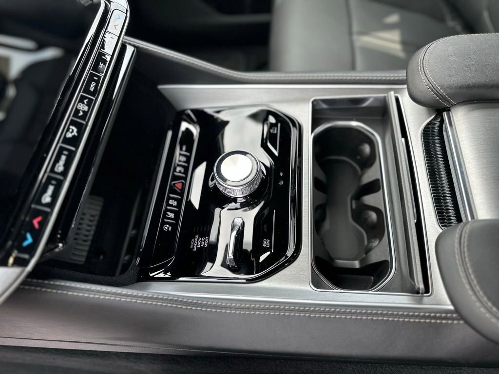 New 2026 Jeep Grand Wagoneer 4WD image 23