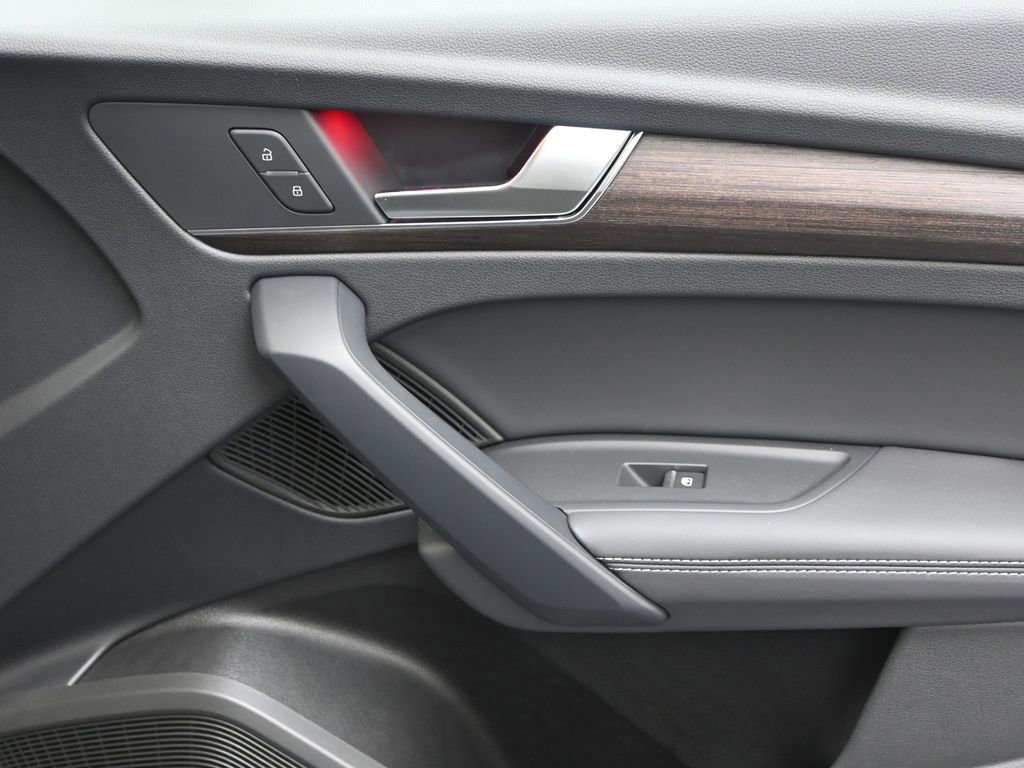 Certified 2025 Audi Q5 2.0T Premium Plus w/ Premium Plus Package image 11