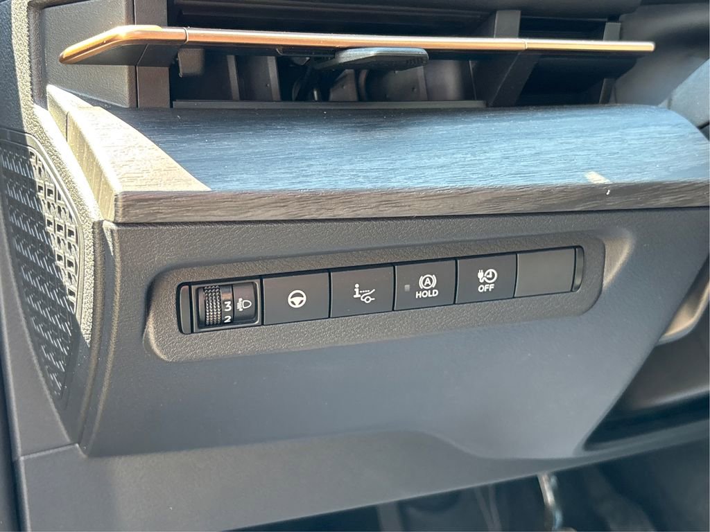 Used 2023 Nissan Ariya FWD image 32