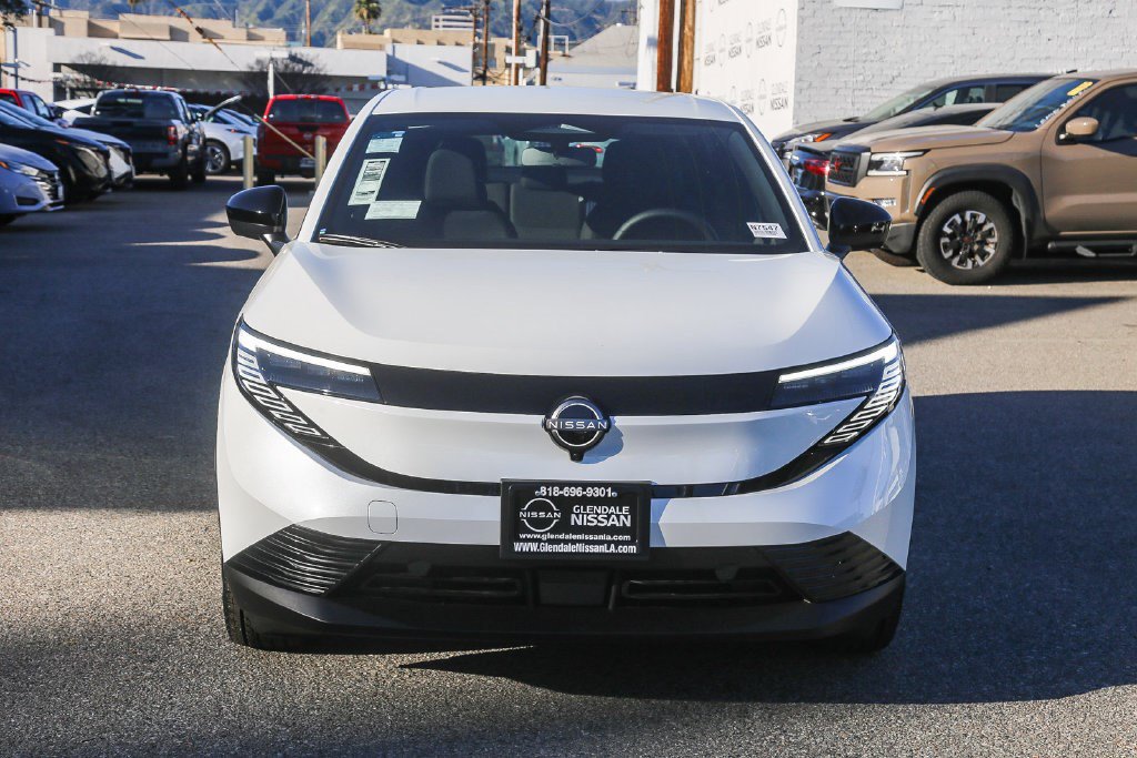 New 2026 Nissan Leaf w/ Illuminated Package FWD image 2