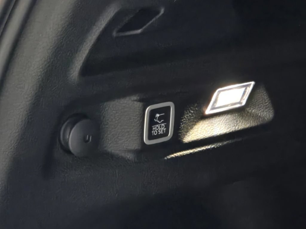 Used 2023 Jeep Grand Cherokee L Laredo AWD/4WD image 14