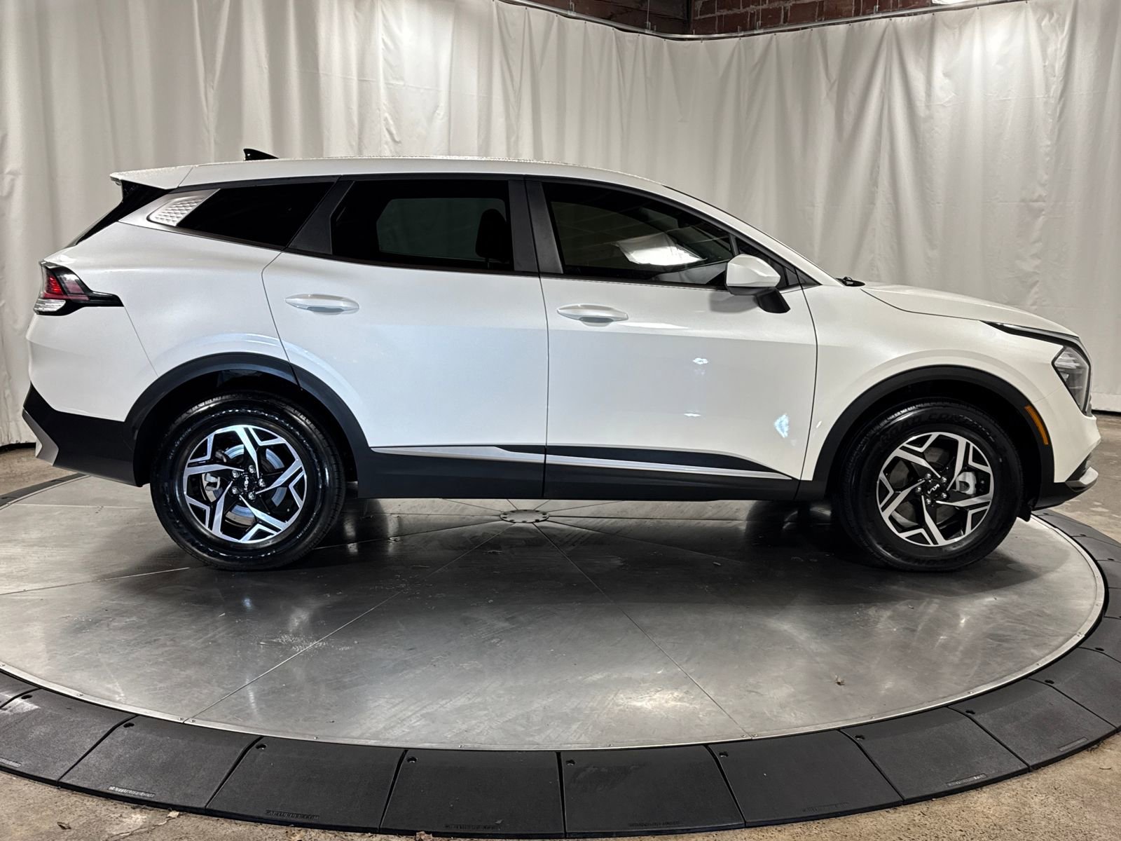 Certified 2023 Kia Sportage LX image 9