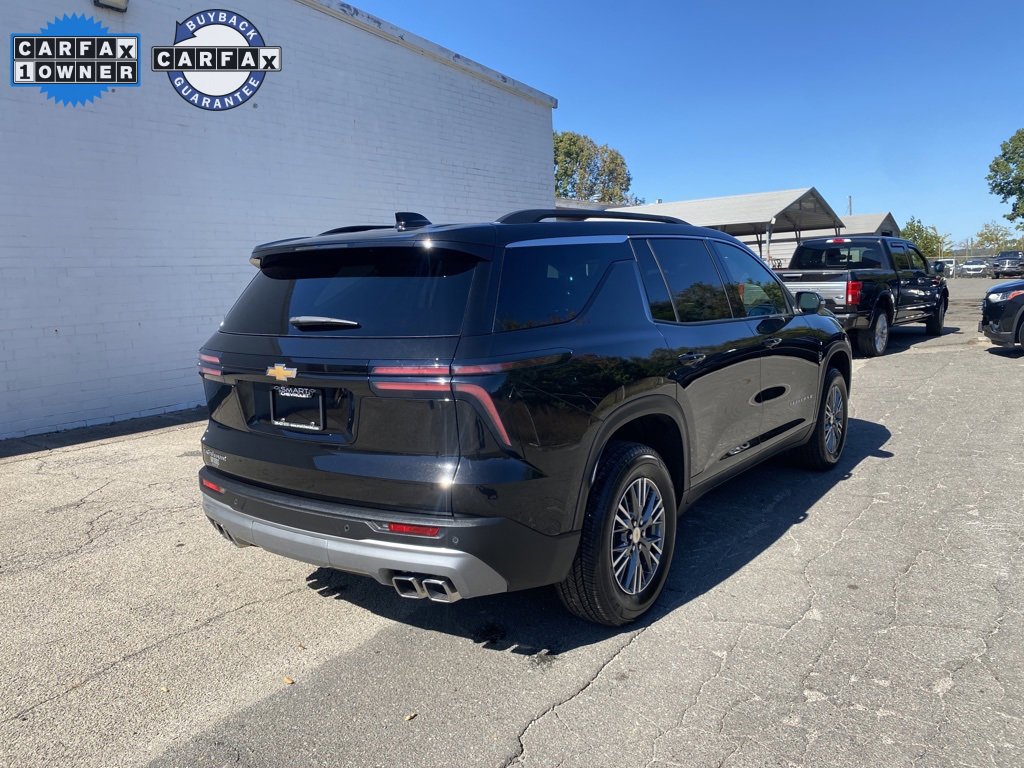 Used 2025 Chevrolet Traverse LT image 2