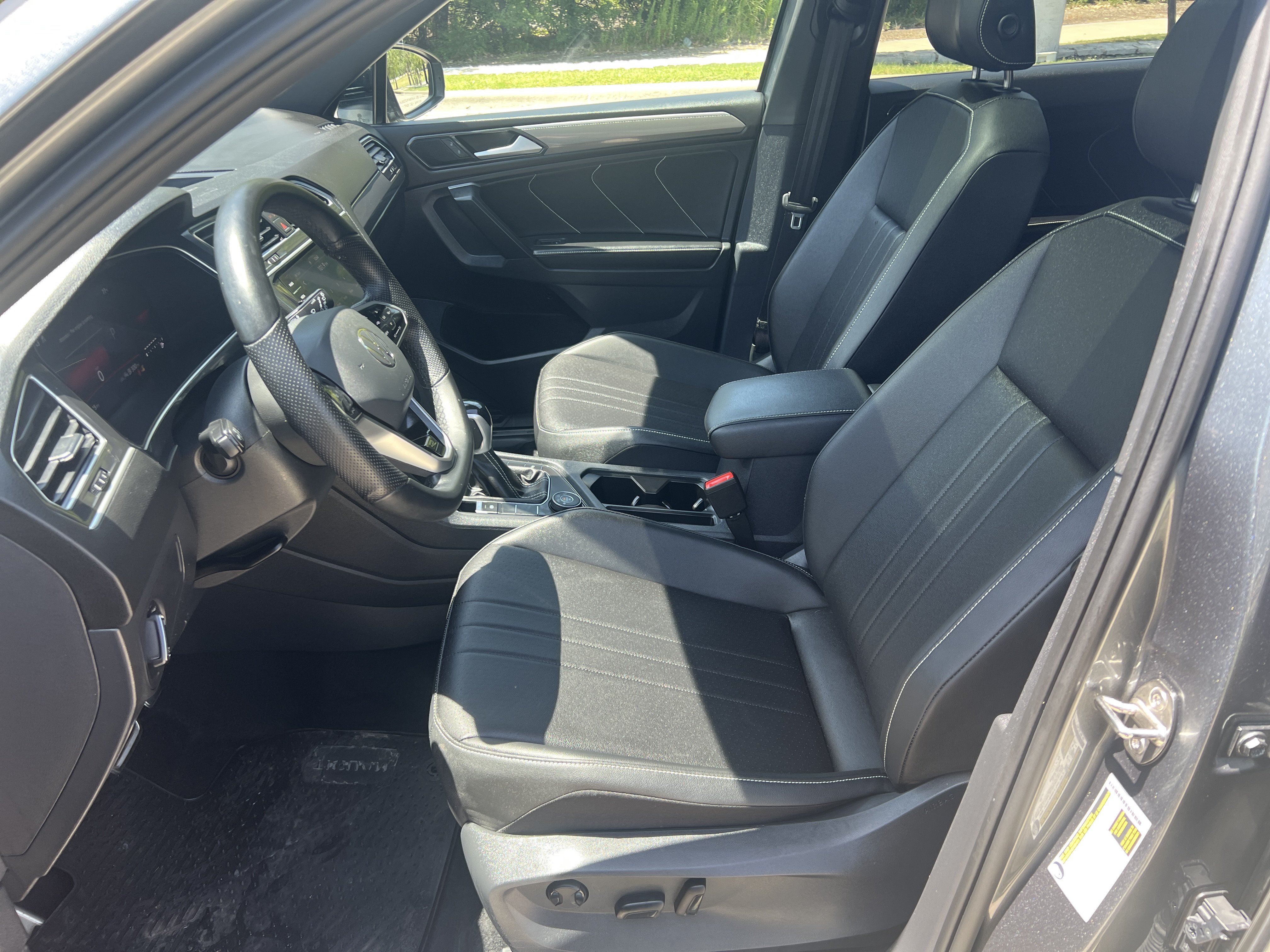 Certified 2024 Volkswagen Tiguan SE R-Line AWD/4WD image 14