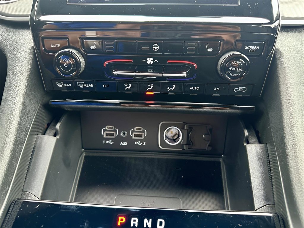 New 2025 Jeep Grand Cherokee Altitude image 28