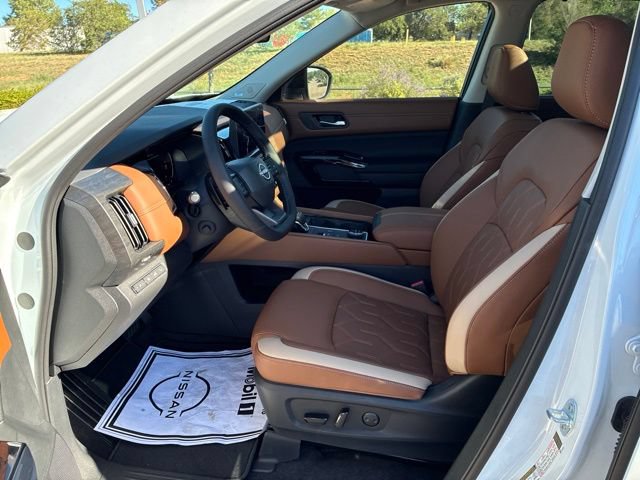 New 2026 Nissan Pathfinder Platinum AWD/4WD image 9