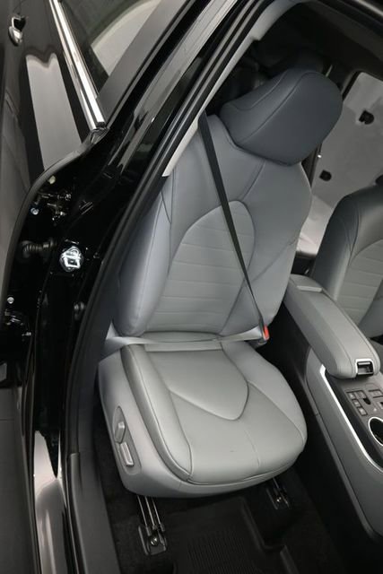 Used 2026 Toyota Highlander XLE image 17