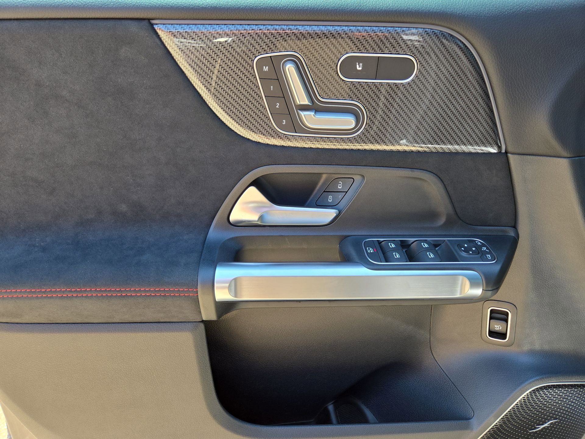 New 2025 Mercedes-Benz GLB 250 image 15