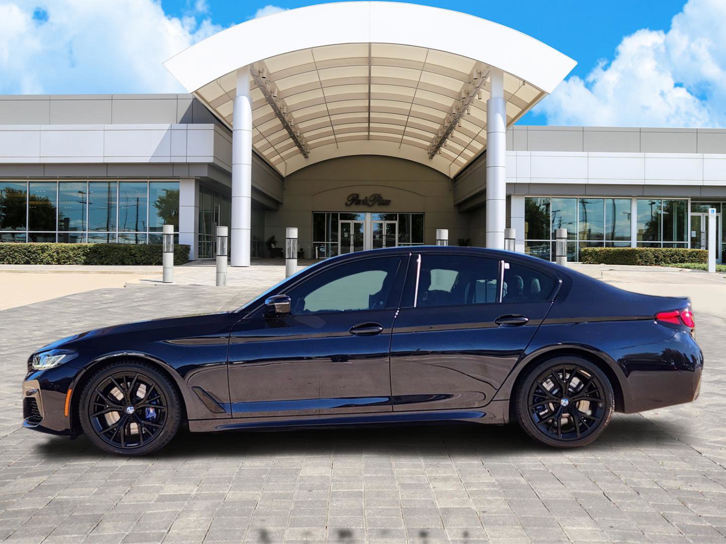 Used 2021 BMW M550i xDrive M550i xDrive w/ Premium Package image 3