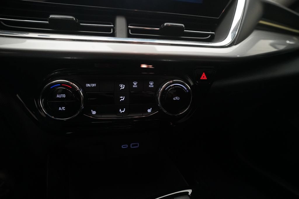 Used 2024 Chevrolet Trax LT w/ Driver Confidence Package FWD image 29