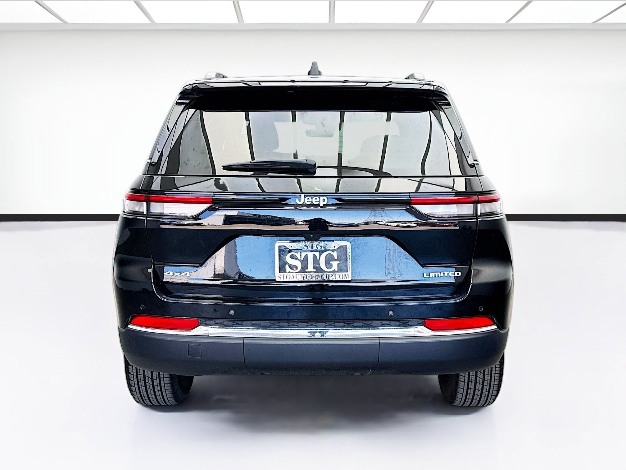 Used 2025 Jeep Grand Cherokee Limited AWD/4WD image 5
