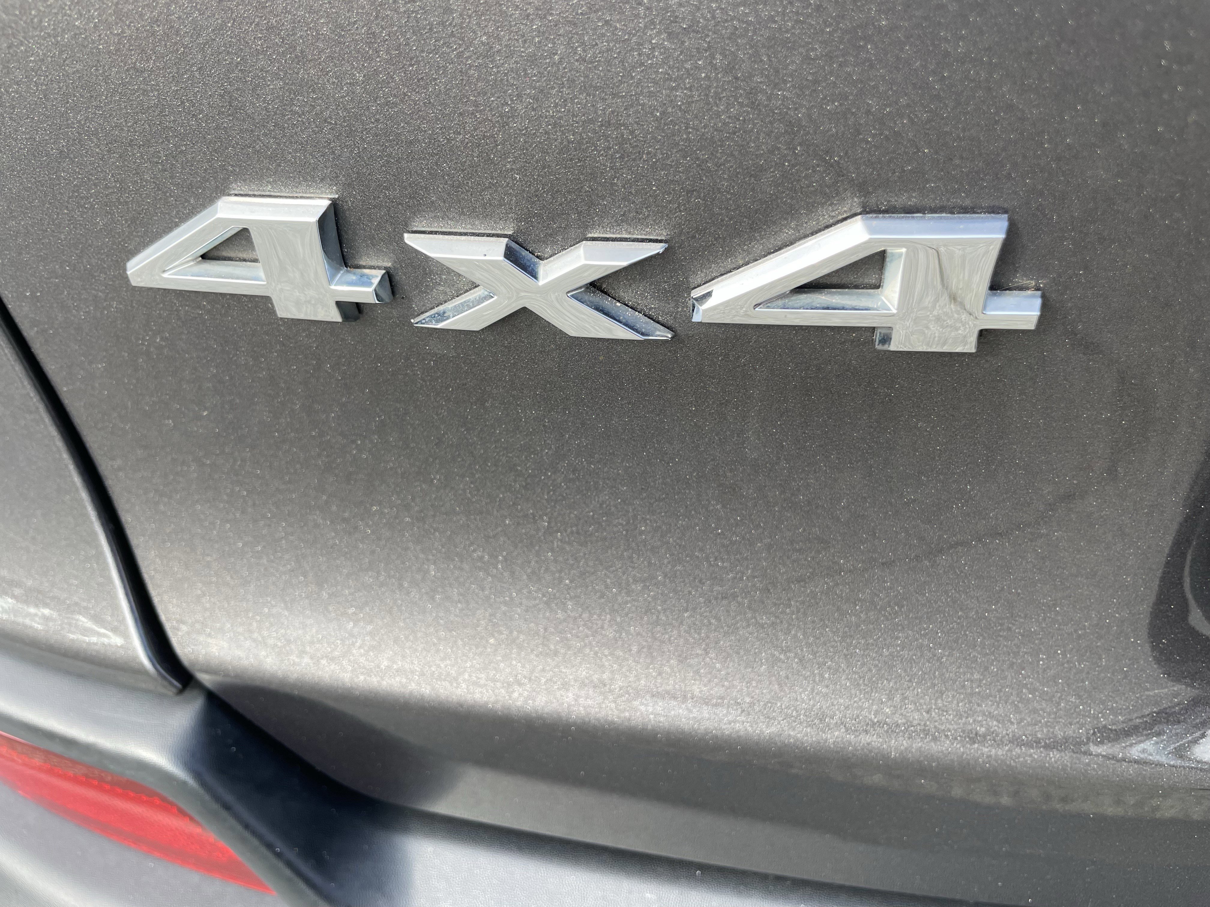 Used 2019 Jeep Cherokee Limited image 32