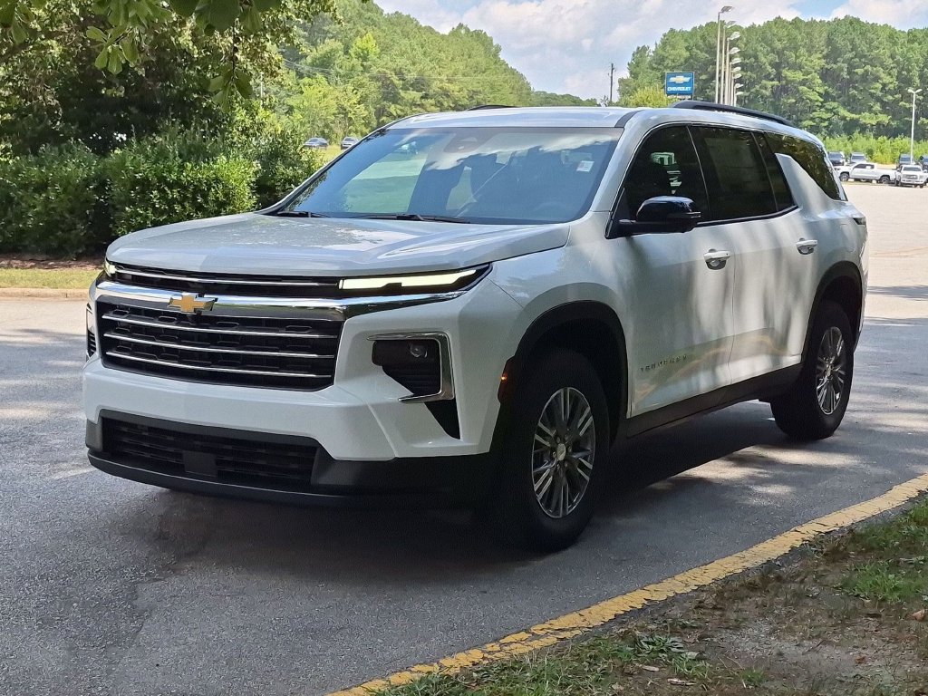 New 2027 Chevrolet Traverse LT FWD image 10