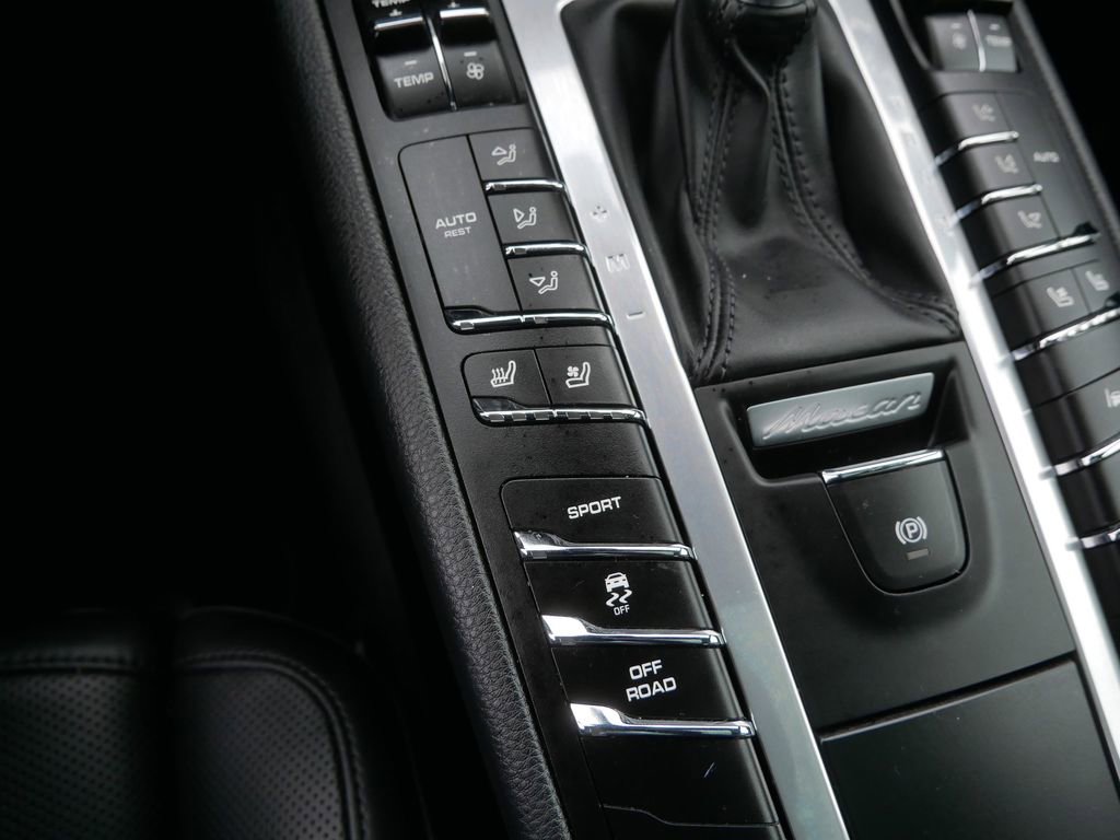 Used 2021 Porsche Macan image 26
