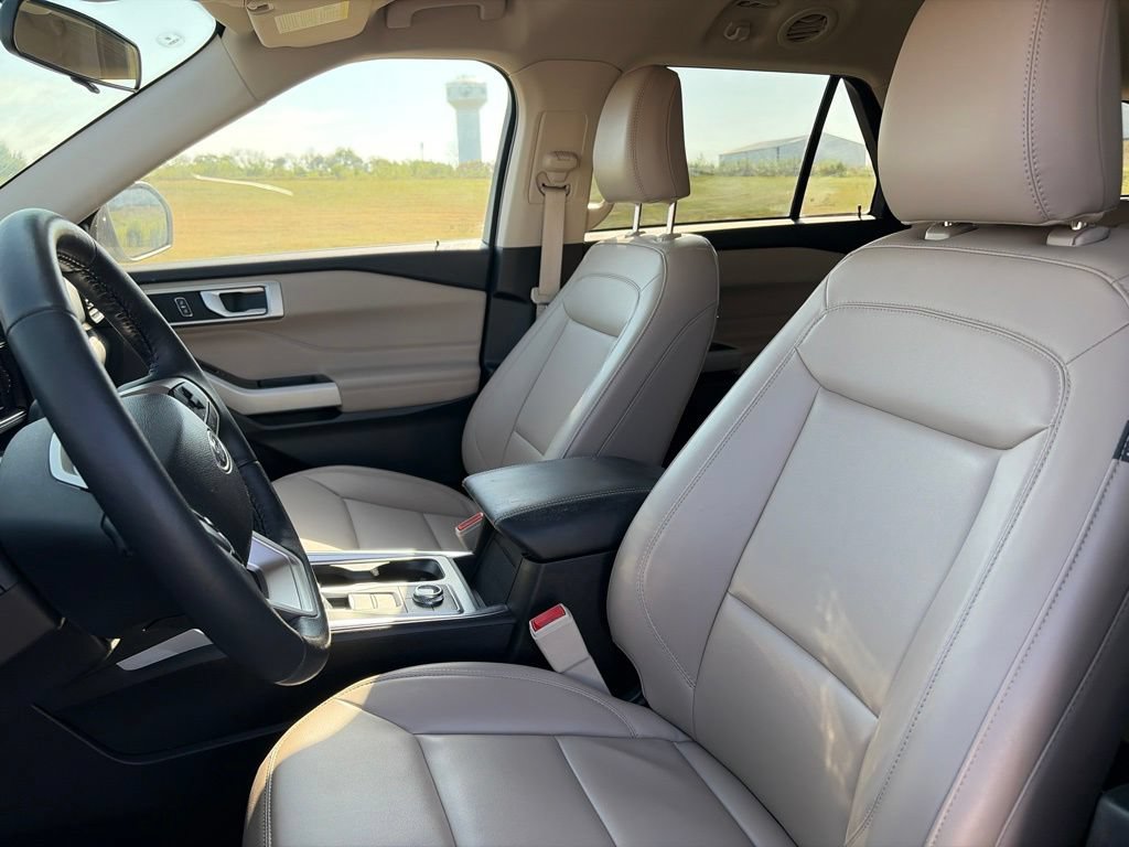 Used 2023 Ford Explorer XLT w/ Equipment Group 202A AWD/4WD image 6