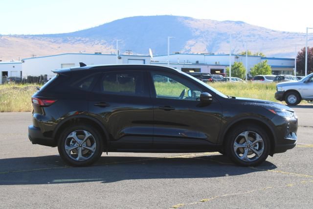 Used 2025 Ford Escape ST-Line Select w/ Tech Pack #2 AWD/4WD image 7